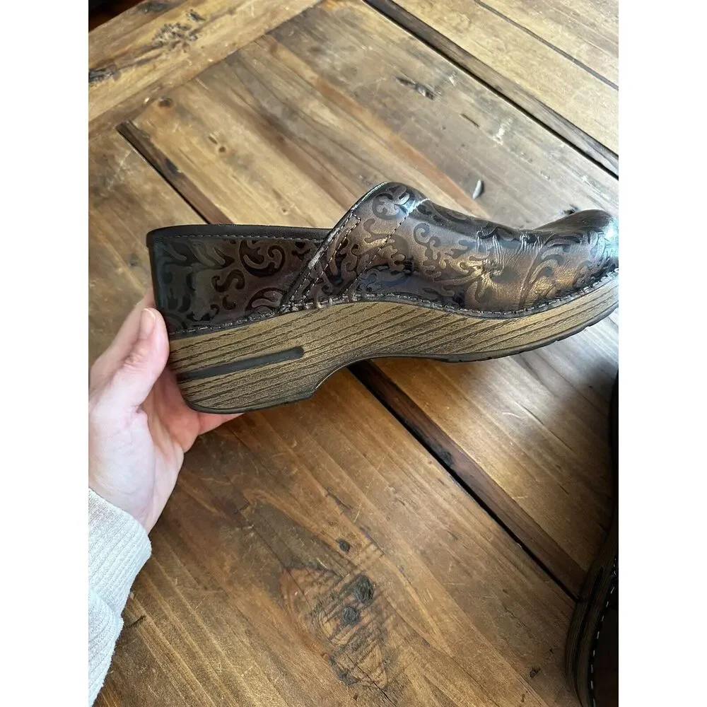 Dansko Embossed Tooled Clogs Slip On Shoes Women’s Size 39 US Size 8.5 Nurse